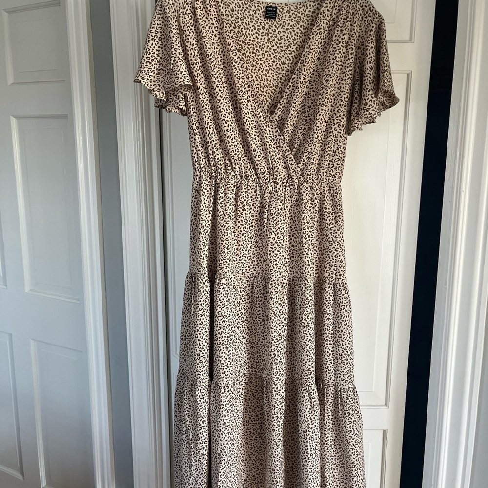 Elegant Leopard Print Maxi Dress